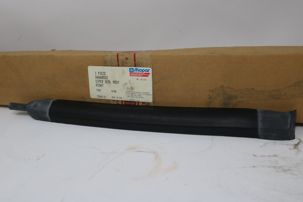 NEW OEM 1992-1996 DODGE VIPER RIGHT WINDSHIELD A-PILLAR SEAL 4848552