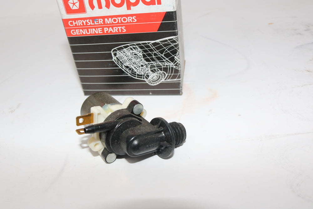 NEW OEM 1992-1996 DODGE VIPER WINDSHIELD WASHER PUMP 4708071