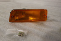 
              NEW OEM NOS Genuine Mitsubishi Turn Signal Lamp MB831605
            