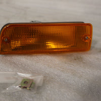 NEW OEM NOS Genuine Mitsubishi Turn Signal Lamp MB831605