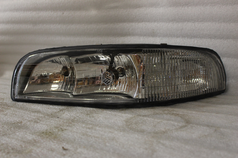 NOS NEW OEM 1997 BUICK LESABRE PASSENGER HEADLIGHT ASSEMBLY. 16524331