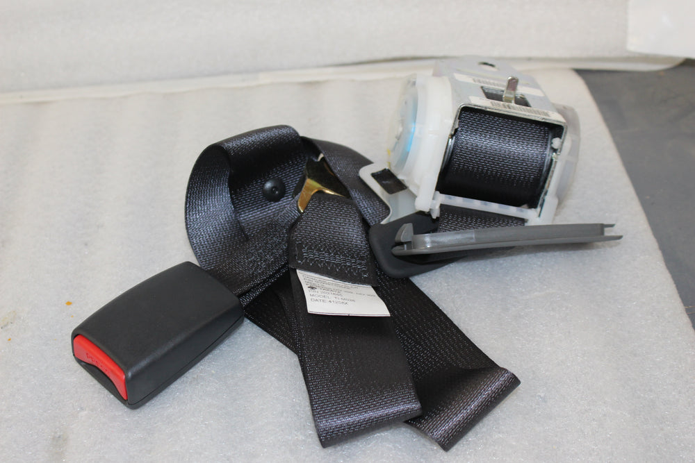 NEW OEM CHRYSLER REAR SEAT BELT UW811D5AE