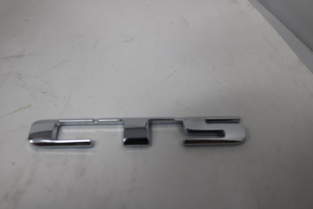 NEW OEM CADILLAC CTS NAMEPLATE MEDALLION 25765400