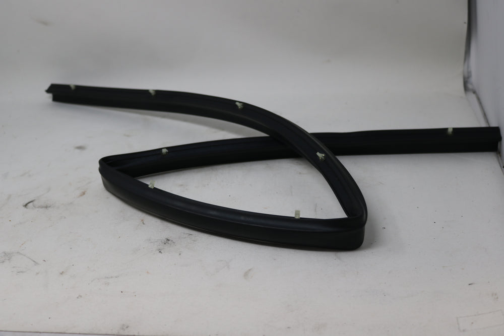 NEW OEM GM ISUZU SEAL TO HOOD 8971244180