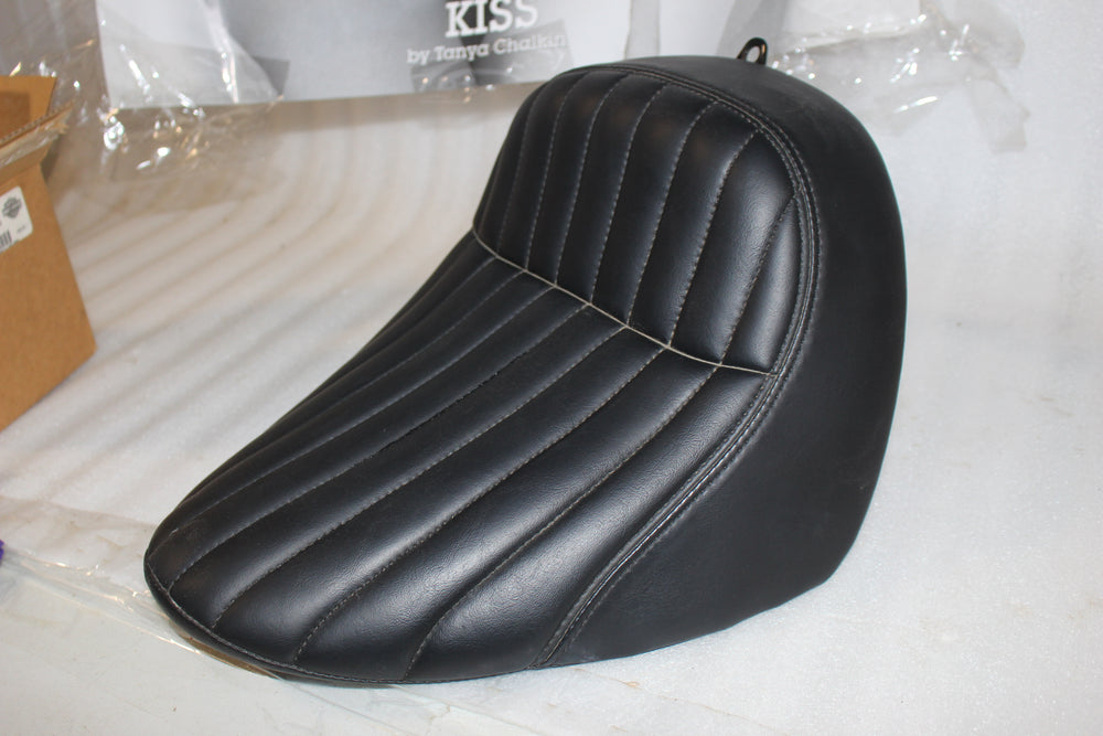 OEM 2019 AND NEWER HARLEY SOFTAIL STREET BOB SEAT 52000264